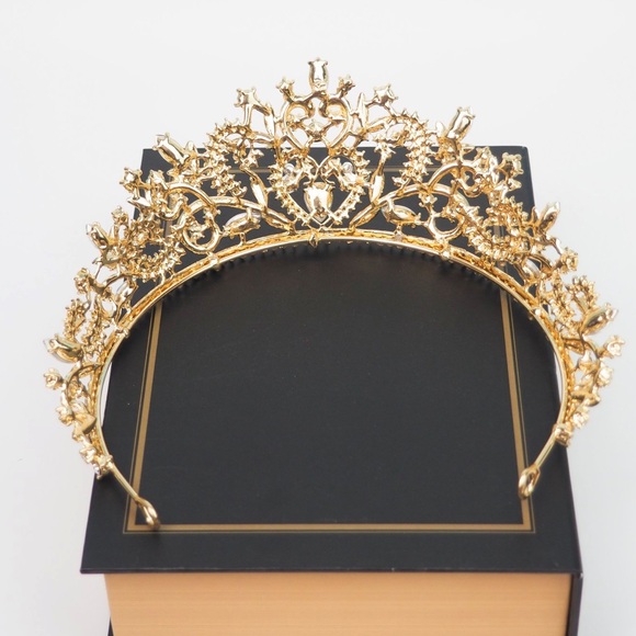 The Sweetheart Mickey Mouse Ear Tiara - Gold - Picture 2 of 5